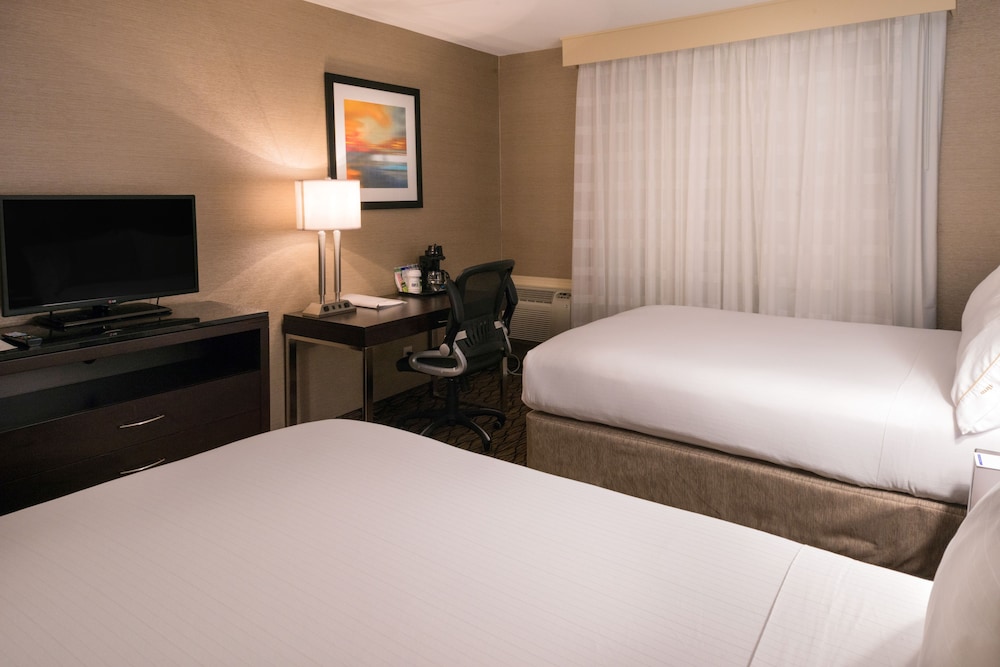 Holiday Inn Express & Suites Pasadena Los Angeles by IHG - photo 2