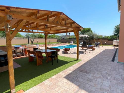 Villa Rosa Apartman — 4-Star Luxury Hotel in Marcana, Croatia