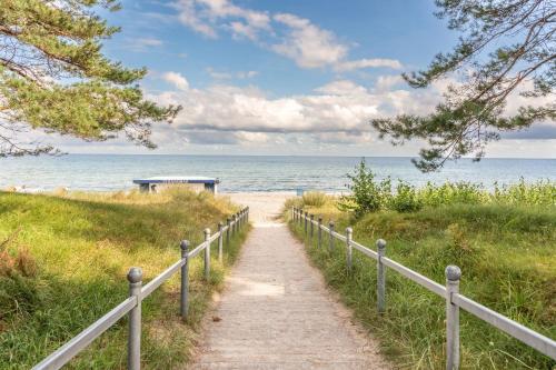 Villa Strandidyll Ap 10 Balkon mit Meerblick Strandkorb — 4-Star Luxury Hotel in Ostseebad Binz, Germany