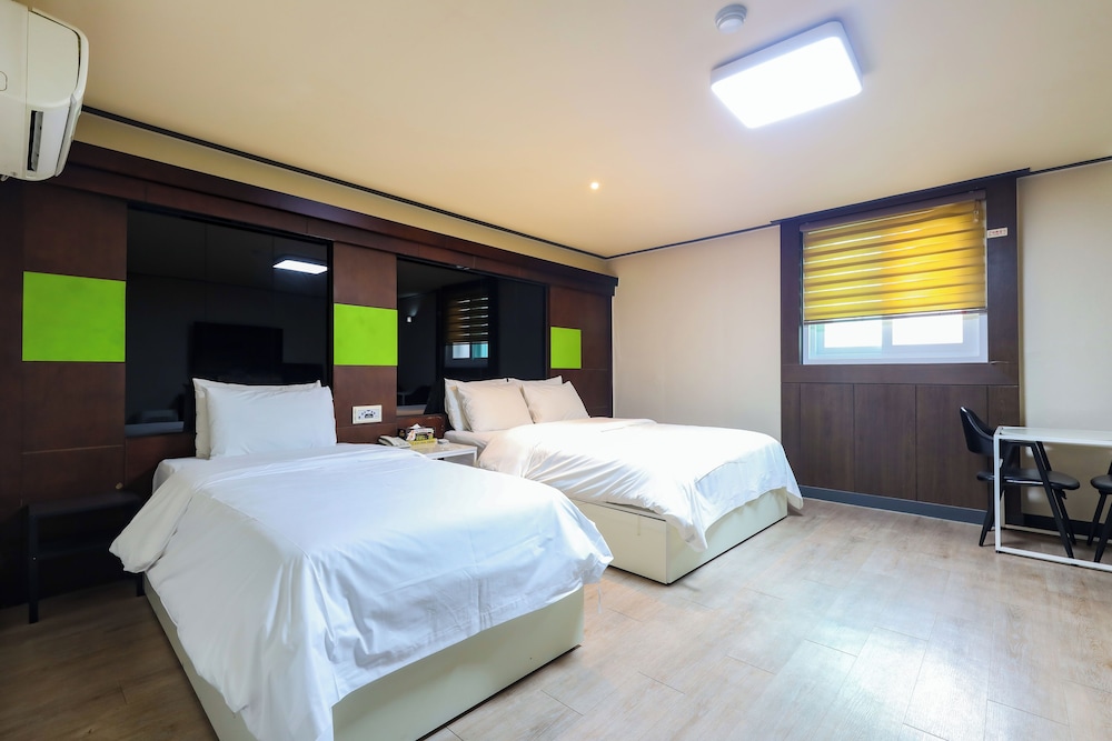 FromH J Hotel Osan in Osan, South Korea