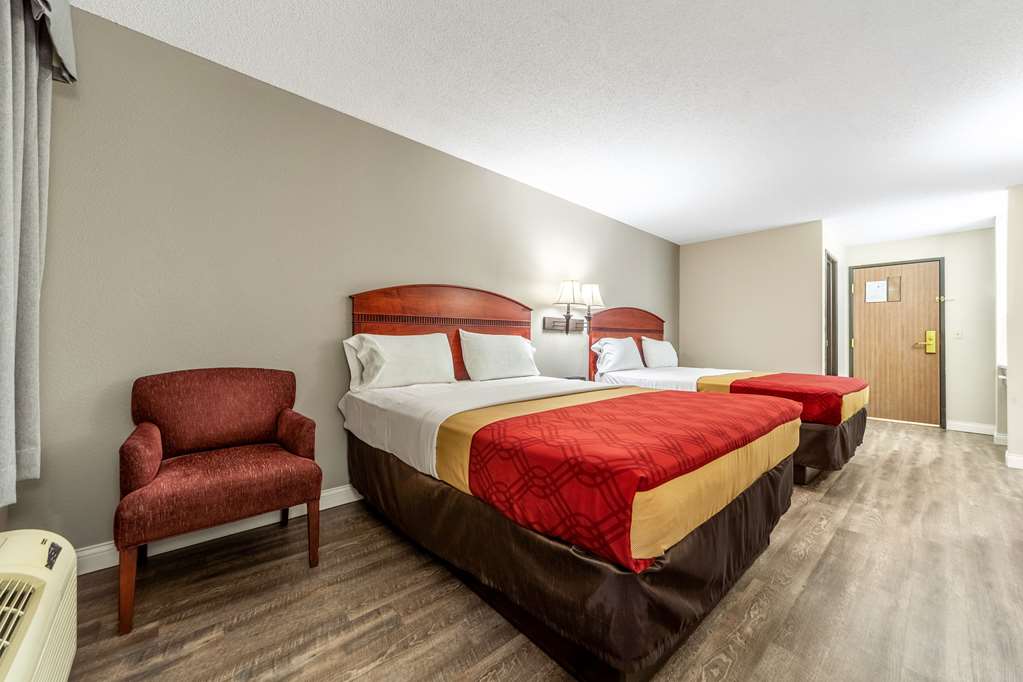 Econo Lodge Lincoln - photo 32