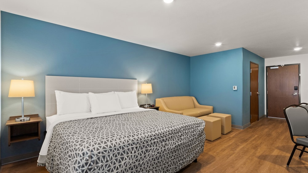 WoodSpring Suites Greeley - photo 15