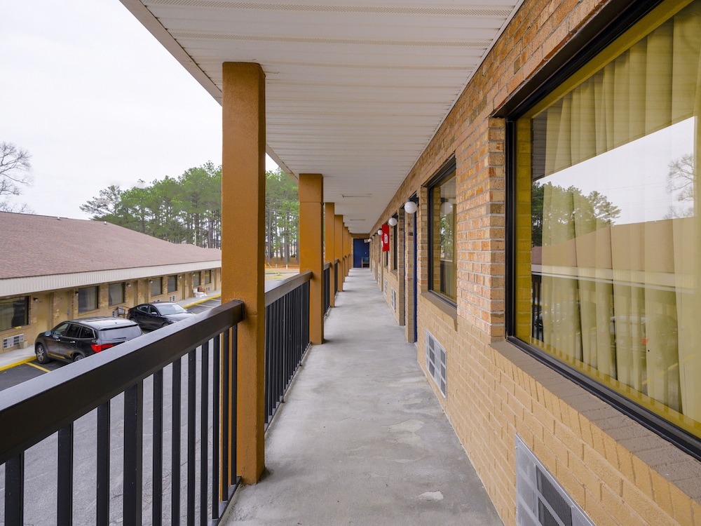 OYO Hotel Williamston - photo 20