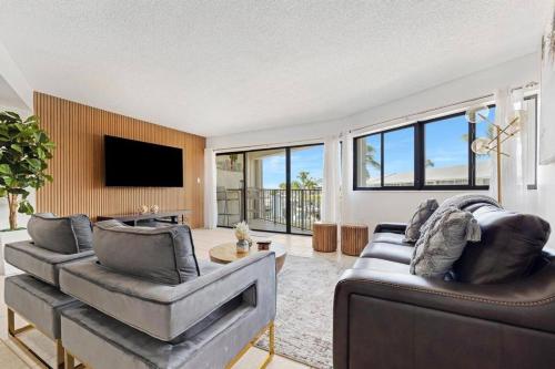 Overlooking Marina Ocean View & Free Golf Cart in Key Largo, United States