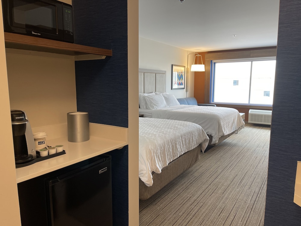 Holiday Inn Express & Suites Phoenix Airport North by IHG - photo 48