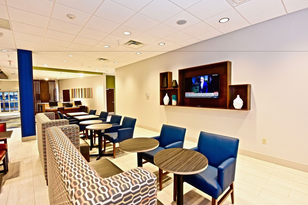 Holiday Inn Express & Suites Perryville by IHG - photo 43
