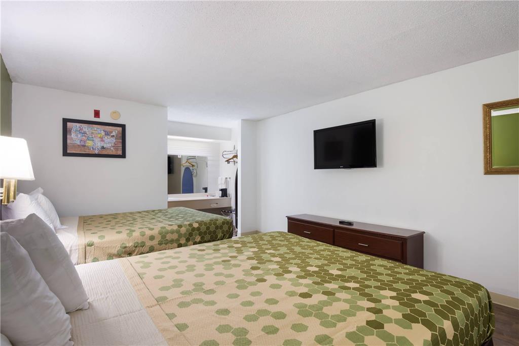 Econo Lodge Inn & Suites Knoxville East - photo 21