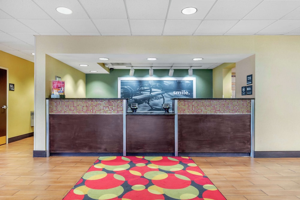 Hampton Inn Brookhaven - photo 3