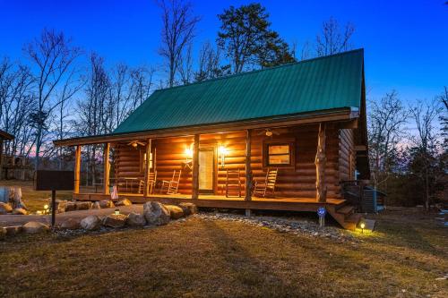 A Bear's Poolin Paradise - last minute hotel in Sevierville