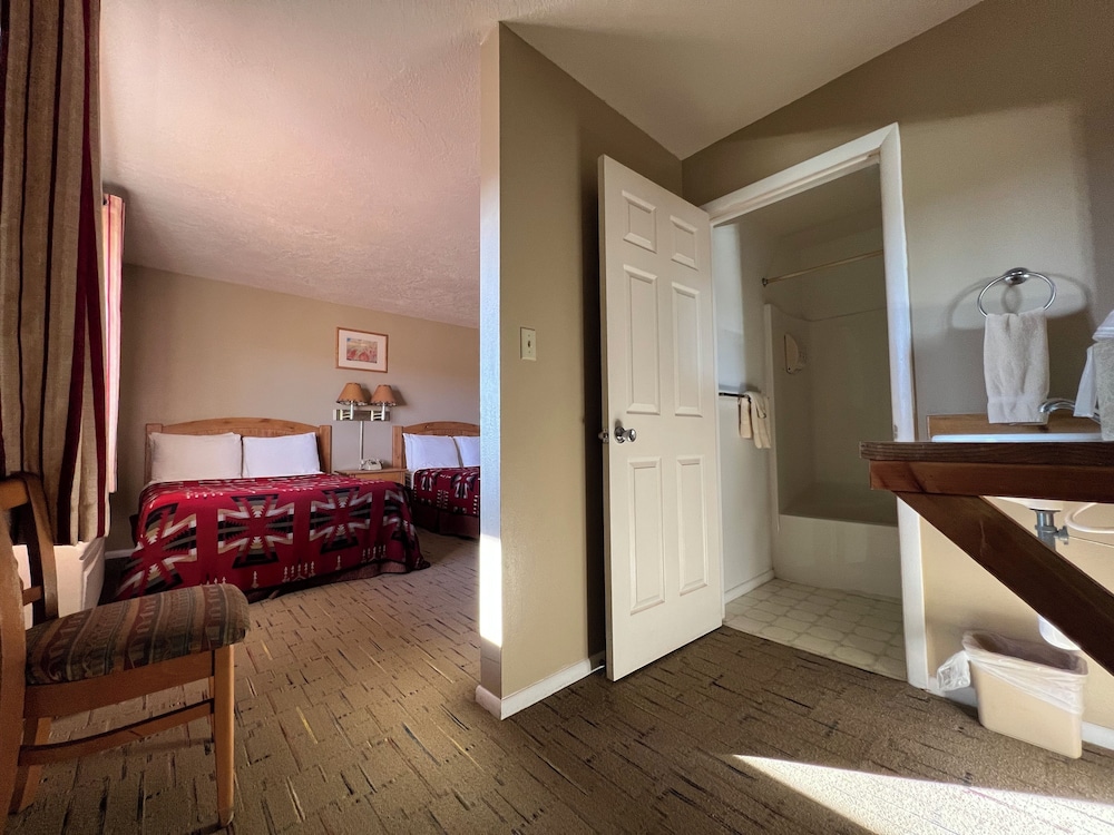 The Rim Rock Inn - photo 59