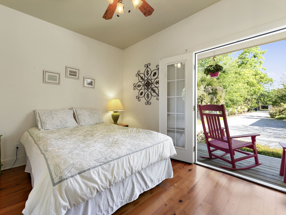 Carroll House Cottages - photo 5