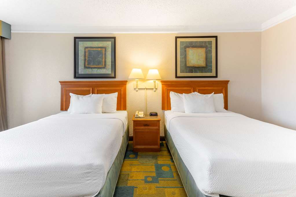 La Quinta Inn & Suites by Wyndham Redding - photo 13
