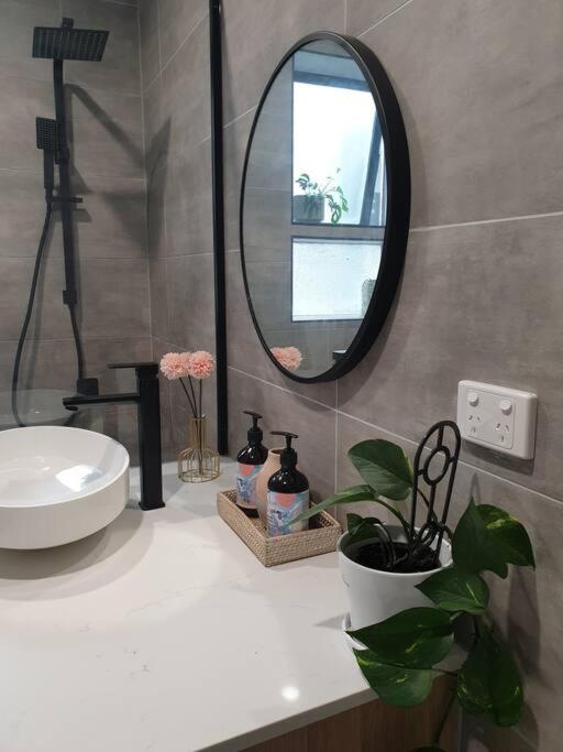 Stylish St. Kilda Apartment — 4-Star Luxury Hotel in Melbourne, Australia