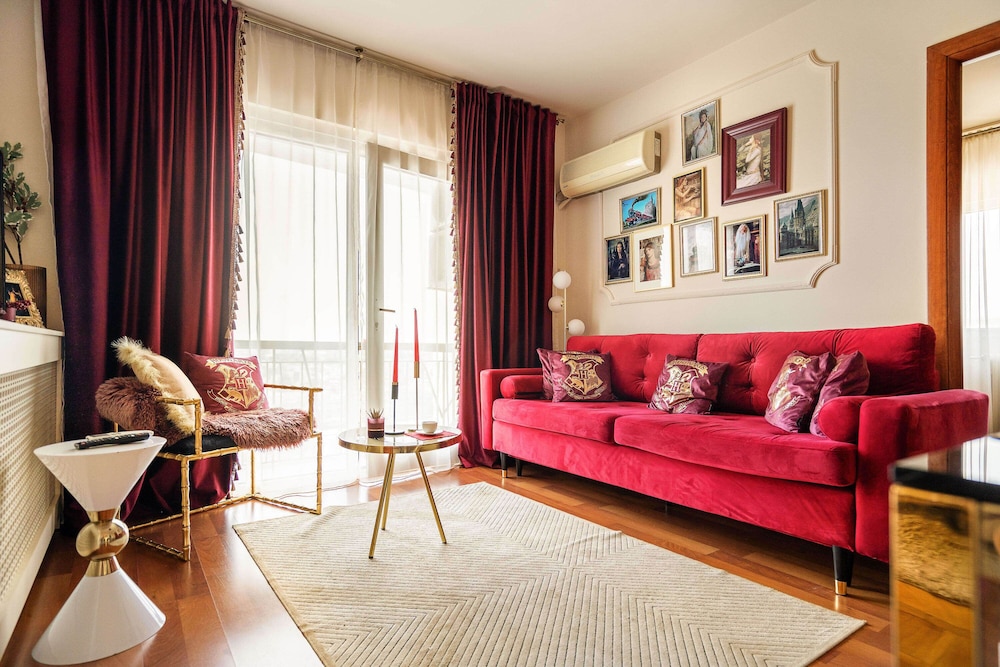Holt Gryffindor Tower - carbon neutral hotel in Bucharest