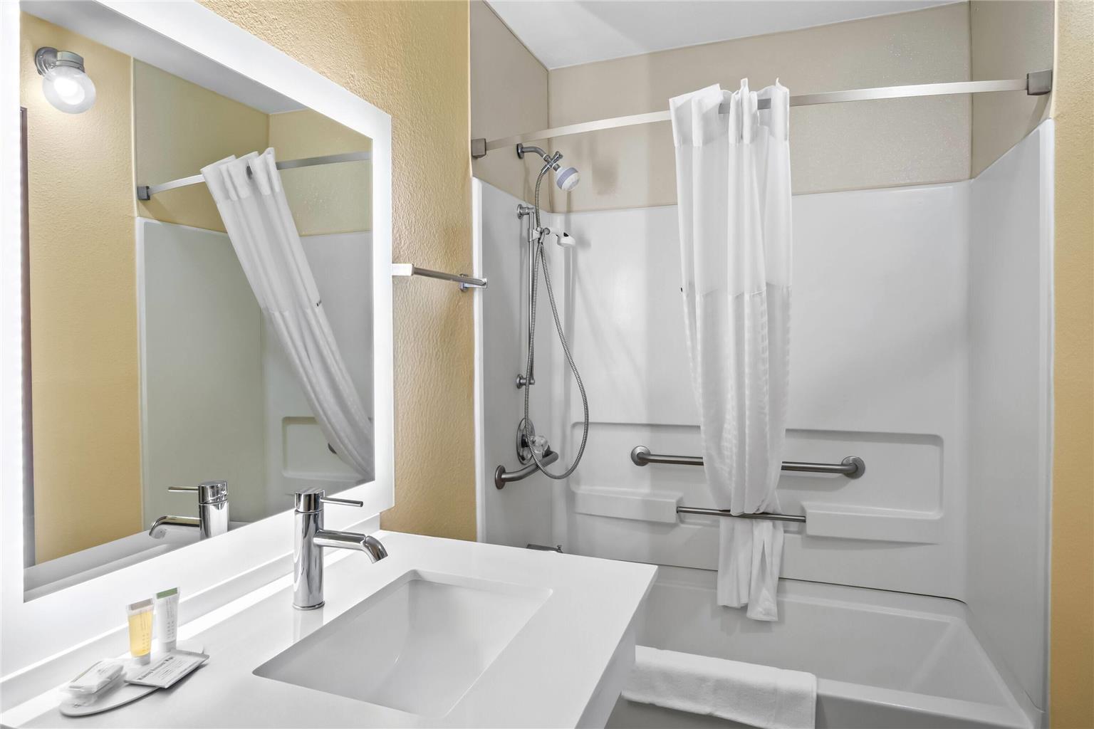 Days Inn by Wyndham Renfro Valley Mount Vernon - photo 20