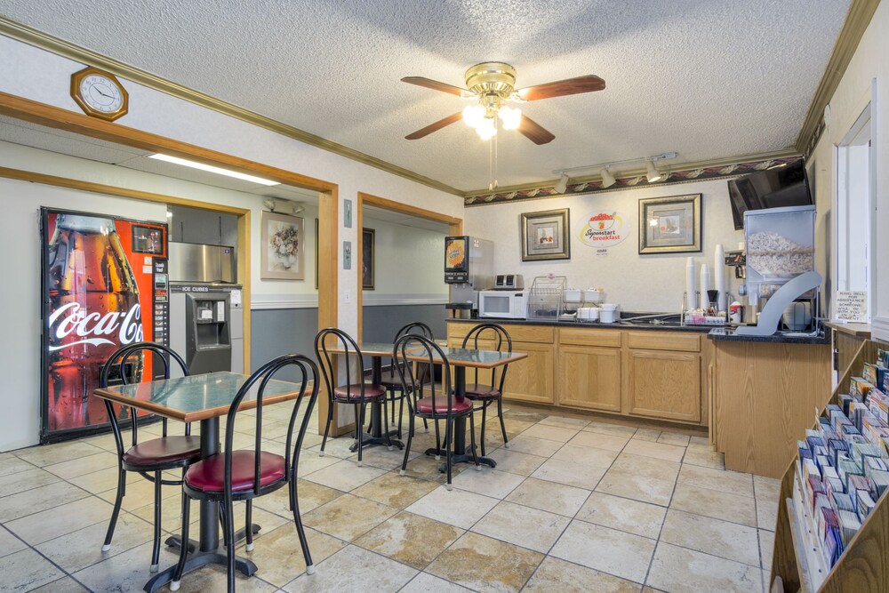 Super 8 By Wyndham Limon - photo 16