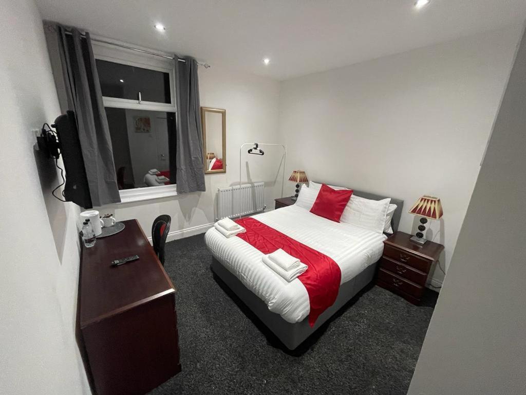 Pck Thas Hotel - carbon neutral hotel in Blackpool