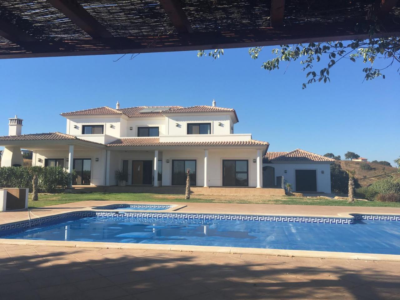 Villa Casa Eden — 4-Star Luxury Hotel in Vila Nova De Cacela, Portugal