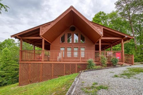 Possum Moon - carbon neutral hotel in Sevierville