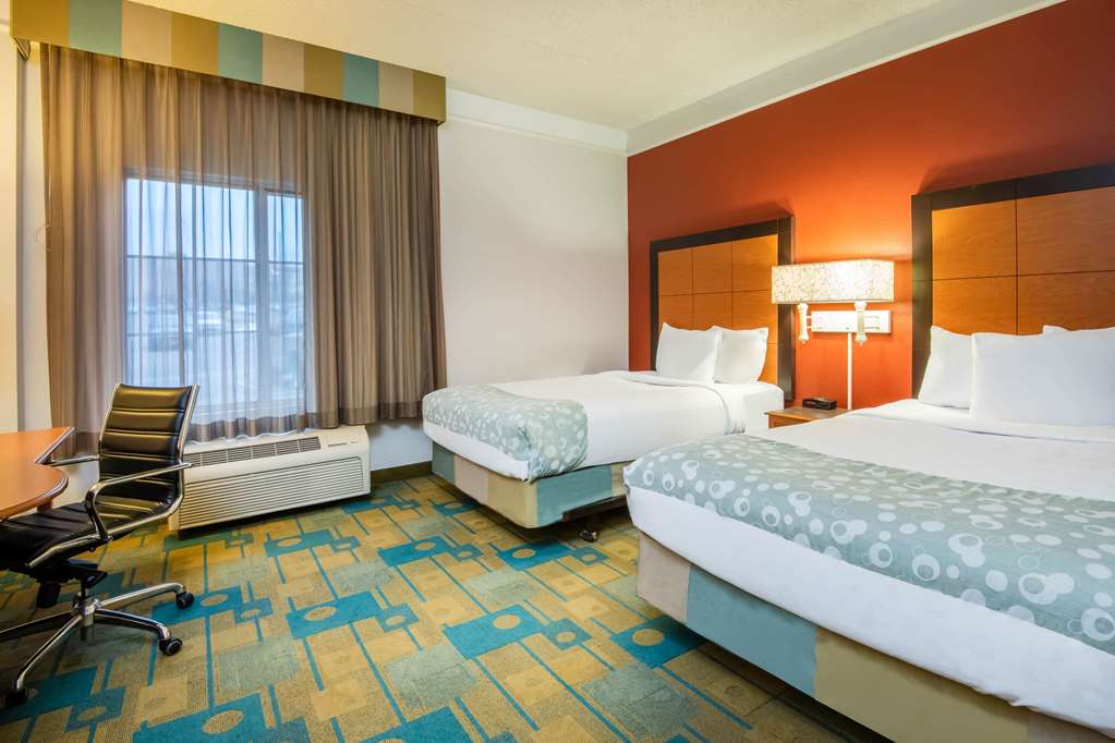 La Quinta Inn & Suites by Wyndham Colorado Springs South AP - photo 31