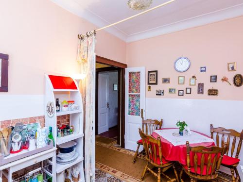 Guest House Ivana Two Bedroom Apartment with Garden