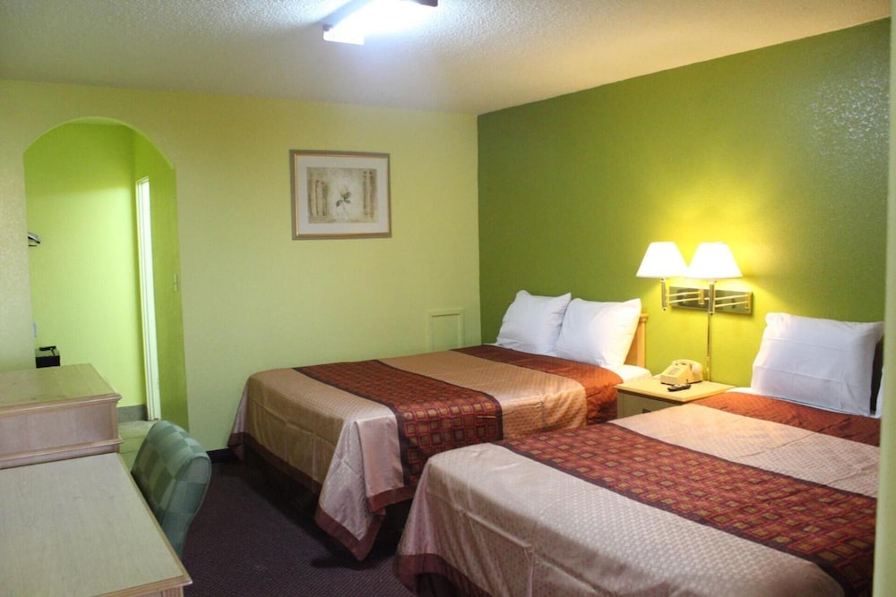 Hutchinson Inn - photo 15