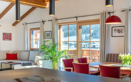 Villa Elisabeth — 4-Star Luxury Hotel in Strobl, Austria