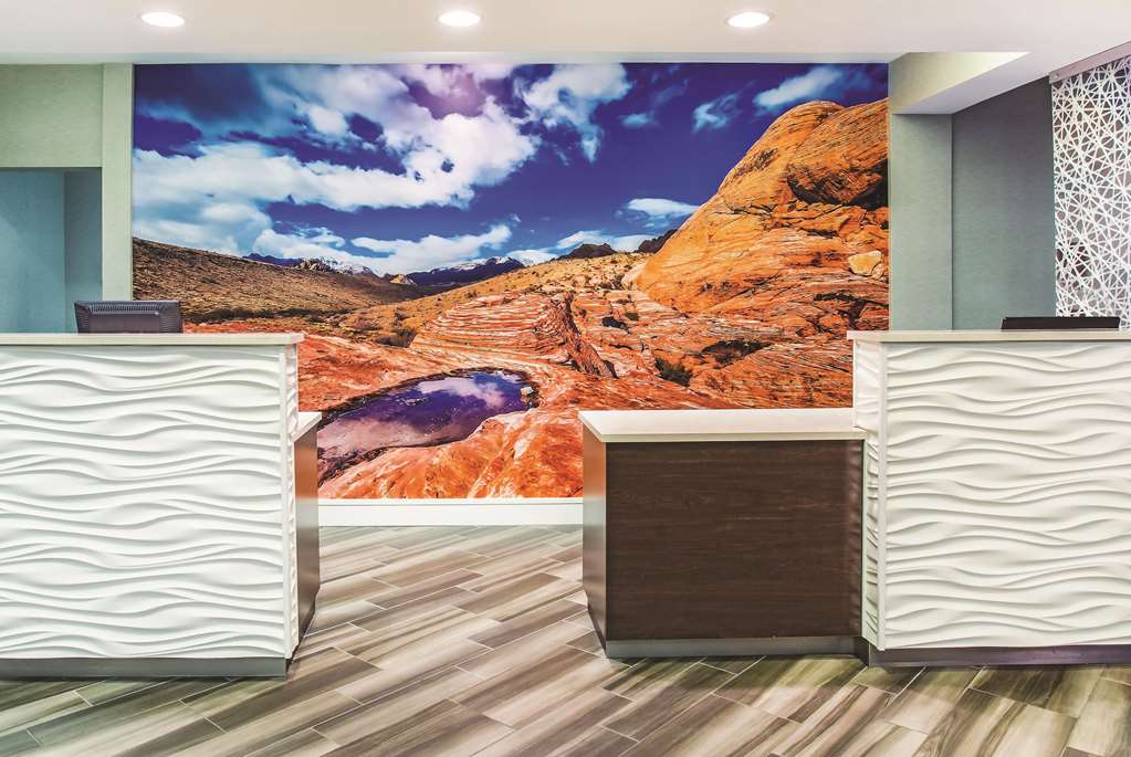 La Quinta Inn & Suites by Wyndham Las Vegas Summerlin Tech - photo 6