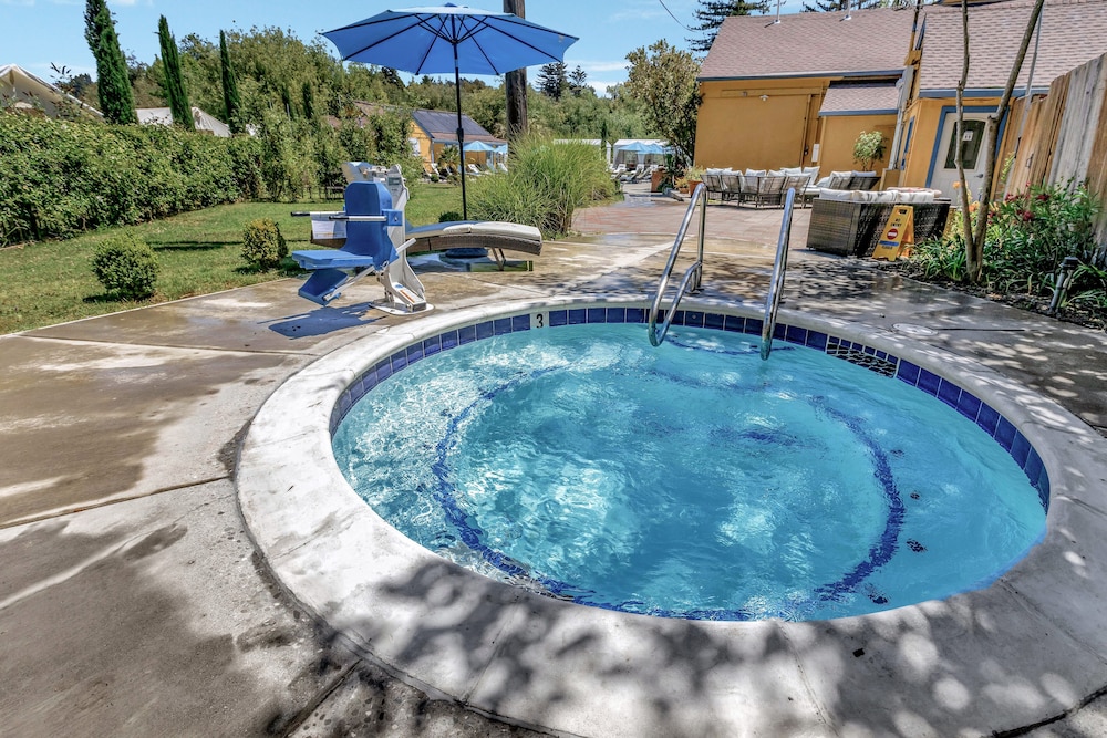 Surrey Resort - photo 14