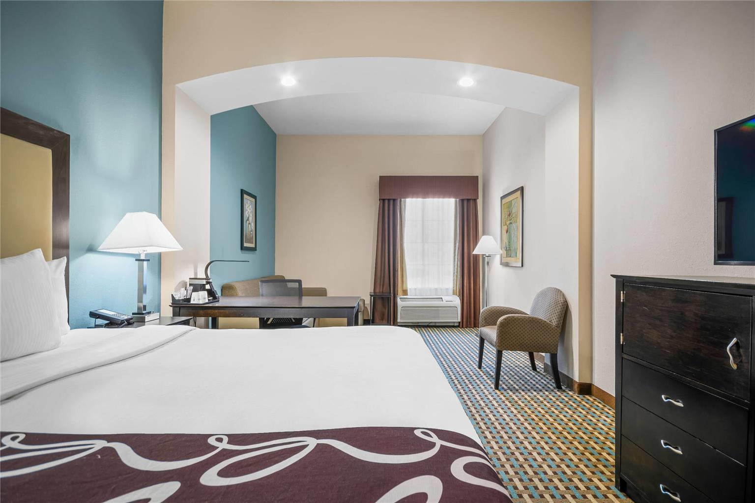 La Quinta Inn & Suites by Wyndham Stonington Mystic Area - photo 24