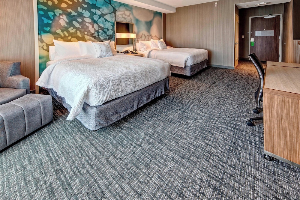 Courtyard Westbury Long Island - photo 10