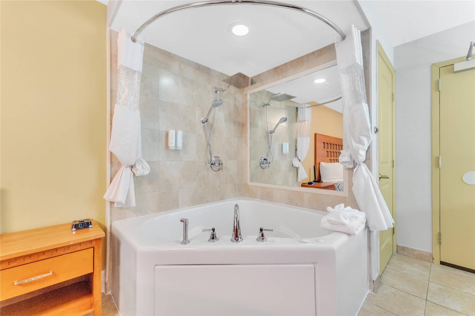 Rodeway Inn & Suites Fort Lauderdale Airport & Cruise Port - photo 32