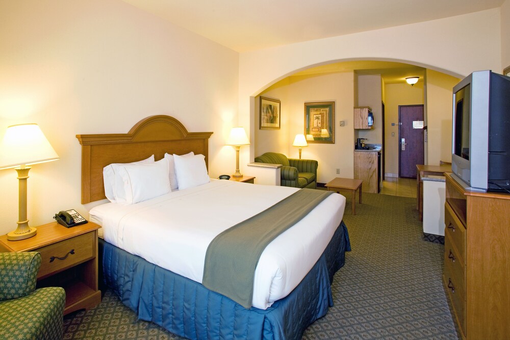 Holiday Inn Express & Suites Rio Grand by IHG - photo 4