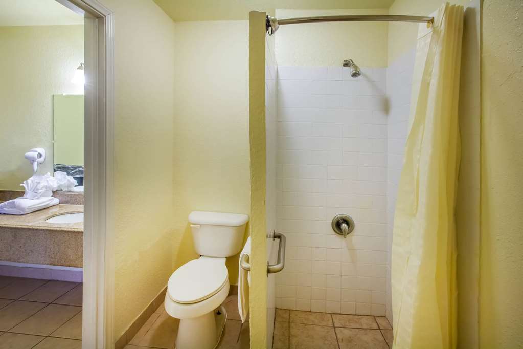 Travelodge by Wyndham Houston Hobby Airport - photo 12
