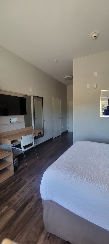 Microtel Inn & Suites by Wyndham Fountain Fort Carson - photo 12