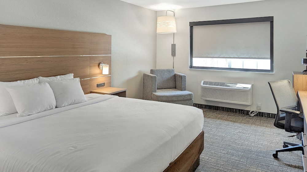 Estherville Hotel & Suites - photo 37