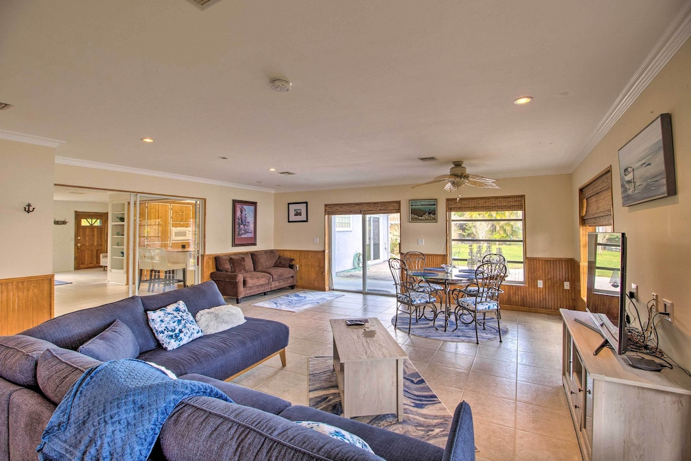 Pet Friendly Sebastian Home On Lake Golf Nearby 17468436 — Sebastian