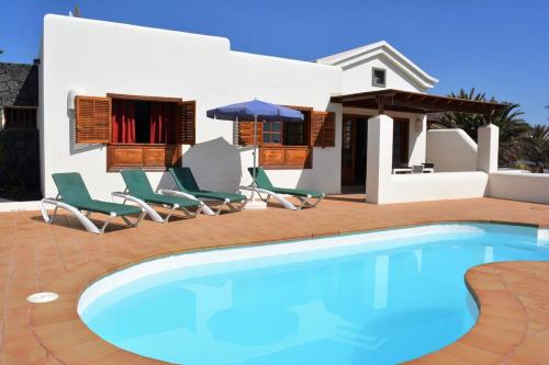 Private Villa with pool Faro Park — 4-Star Luxury Hotel in Playa Blanca, Spain