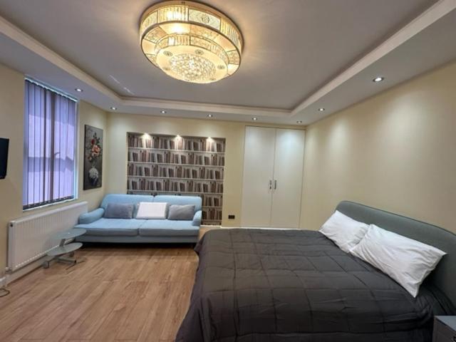 Lovely Apartment Near Gatwick Airport 19156666 — Reigate