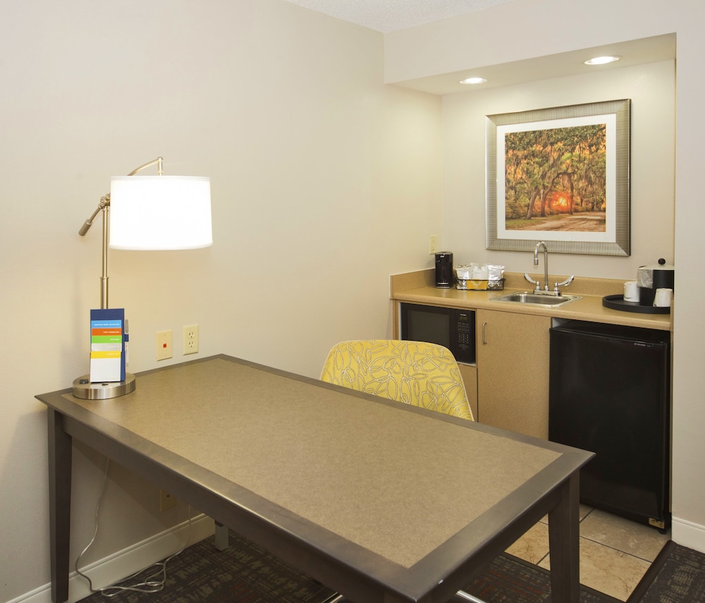 Hampton Inn & Suites Valdosta Conference Center - photo 59