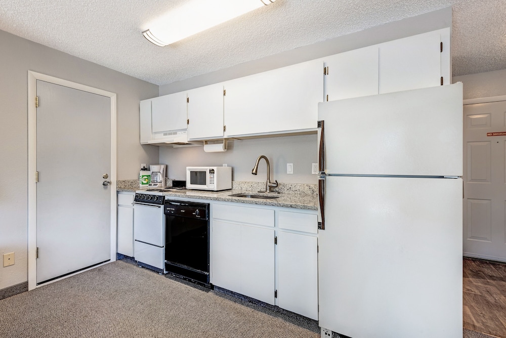 Bend Riverside Inn & Suites - photo 167