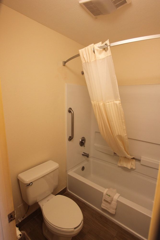 Texas Inn & Suites - photo 5