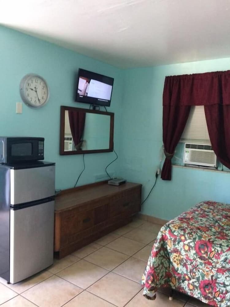 Skylark Motel - photo 6