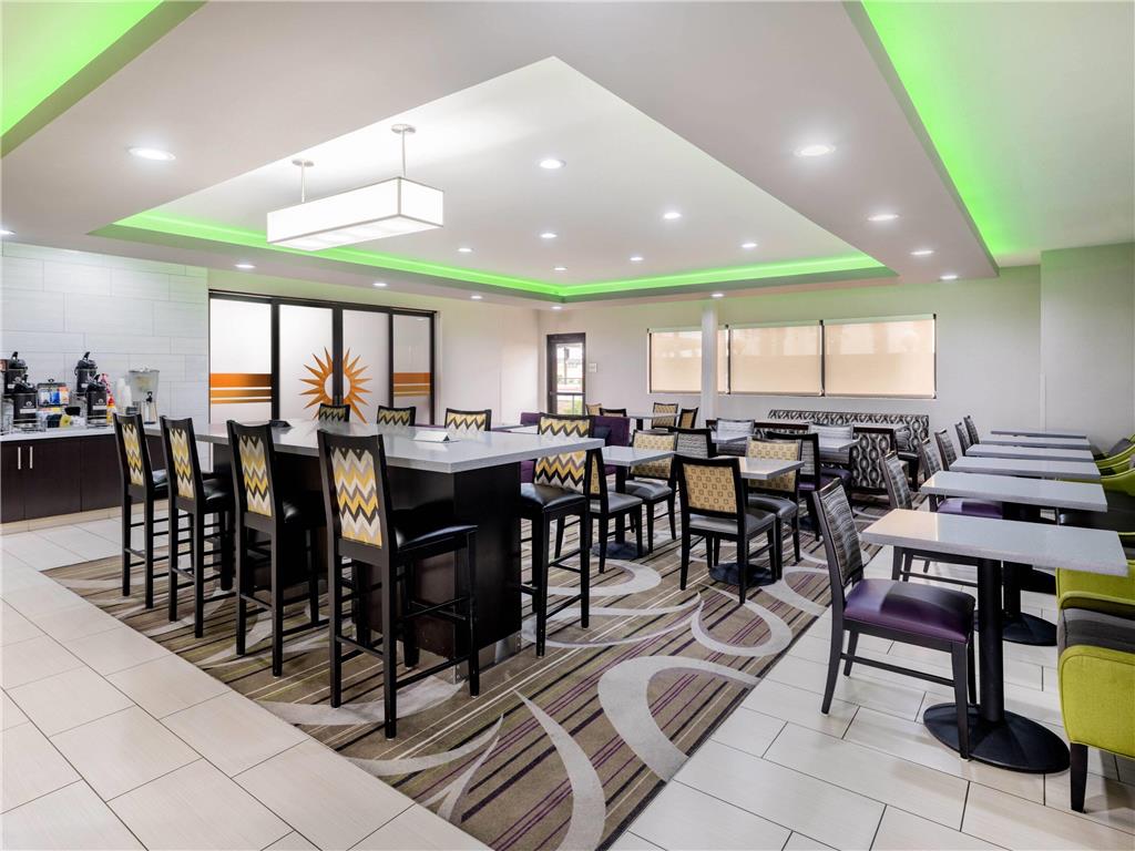La Quinta Inn & Suites by Wyndham NW Tucson Marana - photo 62
