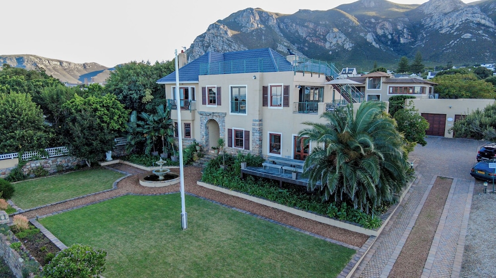 Lavender Manor Guest Lodge — 4-Star Luxury Hotel in Hermanus, South Africa