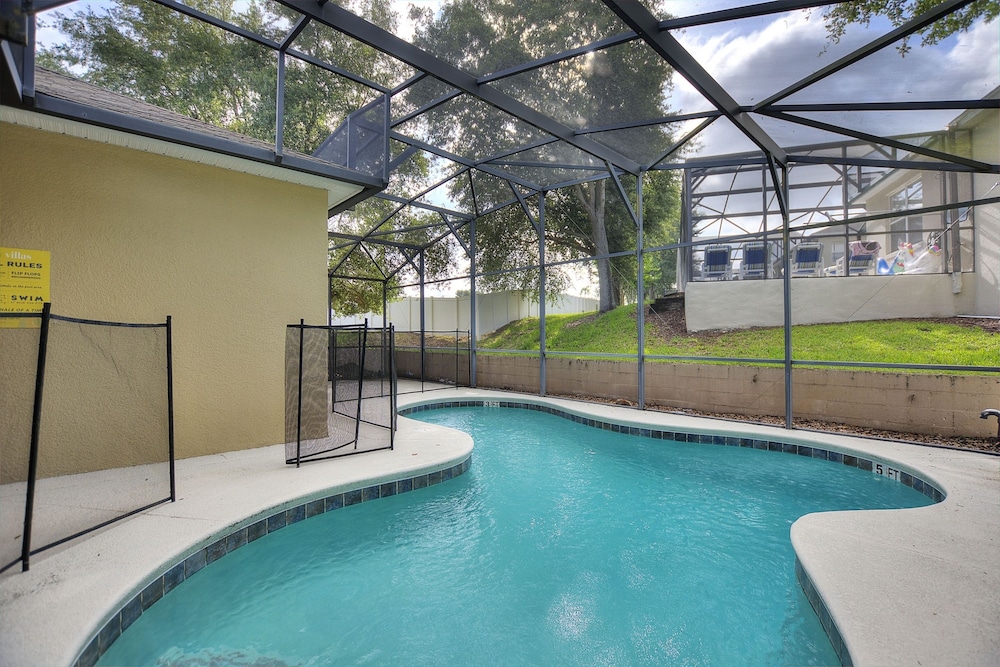 Gold Rest @ Calabay Parc Tower Lake By Shine 412 4 Bedroom Villa - photo 20