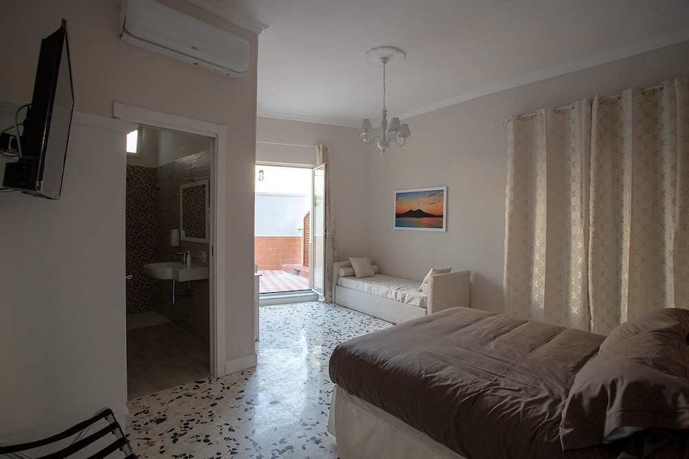 B&B Agorà Mura Greche — 4-Star Luxury Hotel in Naples, Italy