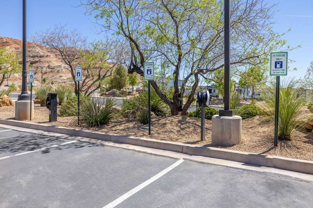 La Quinta Inn & Suites by Wyndham St. George - photo 42