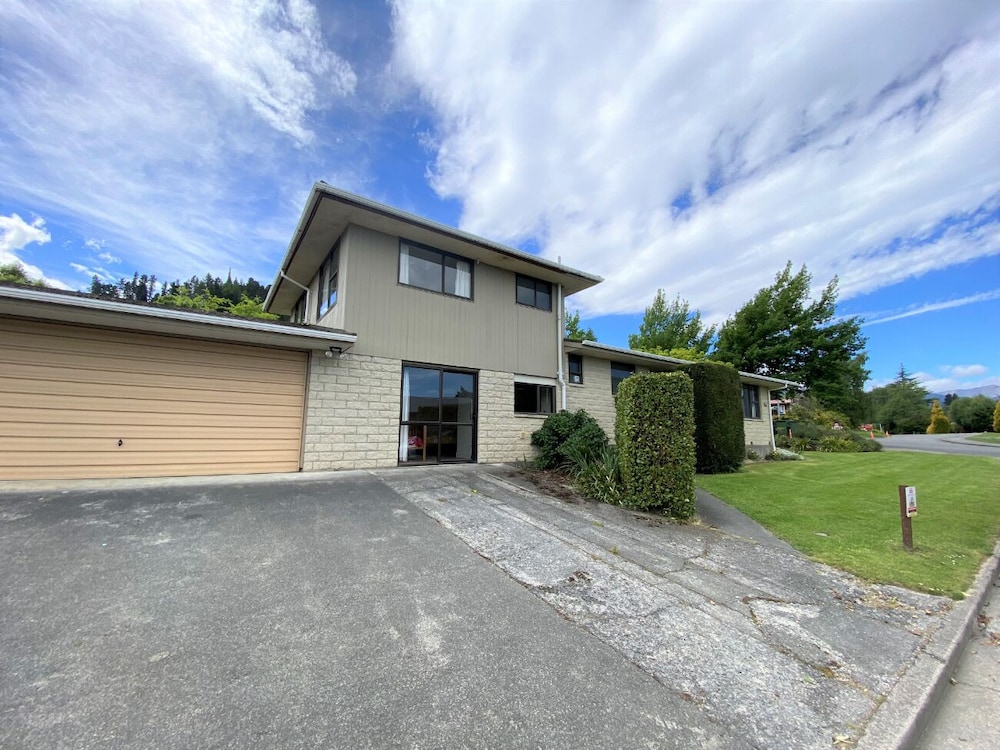 66 Conical Hill Road - last minute hotel in Unknown City