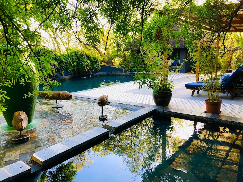 Shangri La Country Hotel — hotel in Modimolle